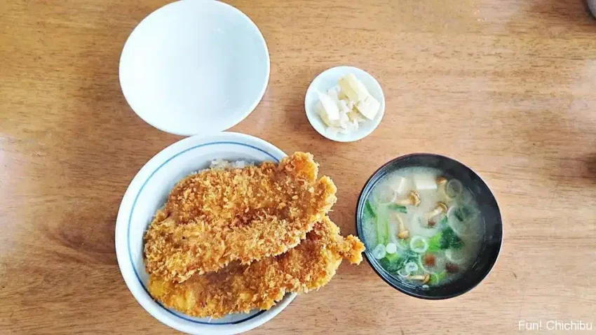 秩父わらじかつ丼